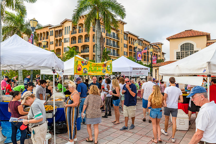 The Saturday farmers and arts markets are just a few minute walk away.