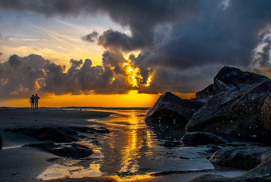 Beautiful Jetty Park, with shops, restaurants, and amazing sunrises, is a few minute drive, just over the causeway bridge.