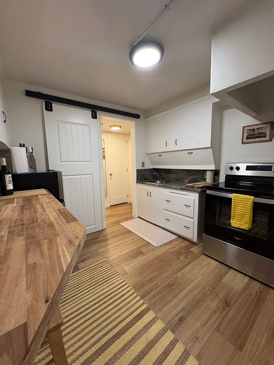 Fully outfitted Kitchen.