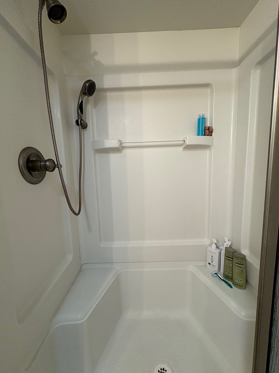 Large Shower. Two Shower Heads.