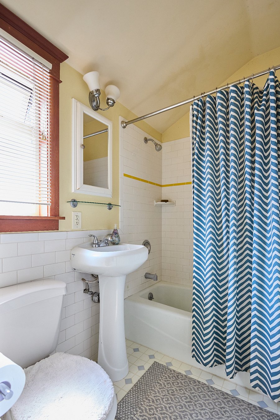 Full bathroom