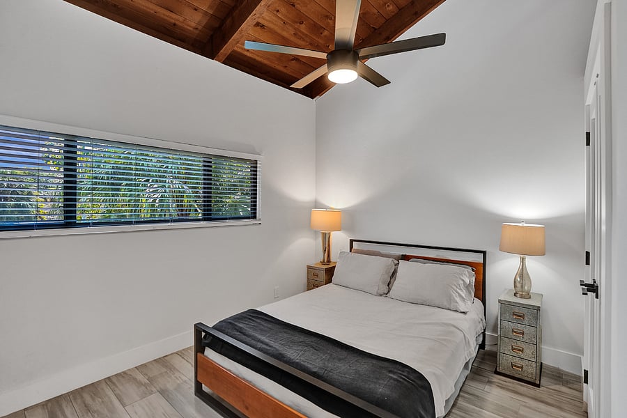Second bedroom with private bathroom with jacuzzi tub
