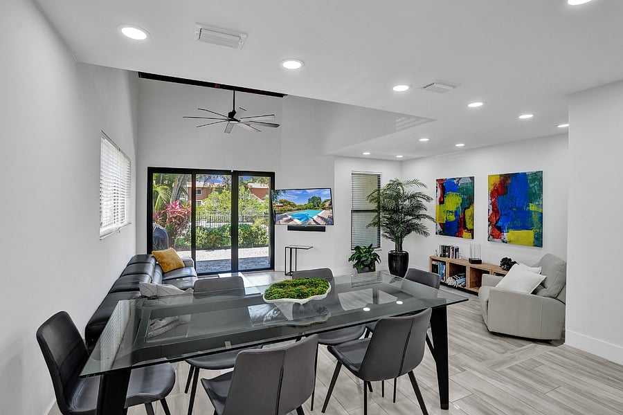 Sunk-in Livingroom with over sized couch- reading nook and 70 inch TV