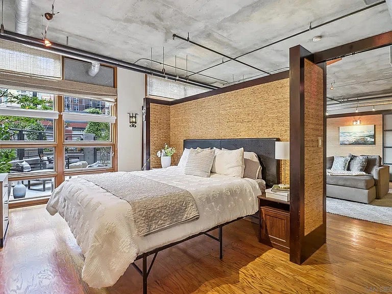 Primary bedroom, new king mattress