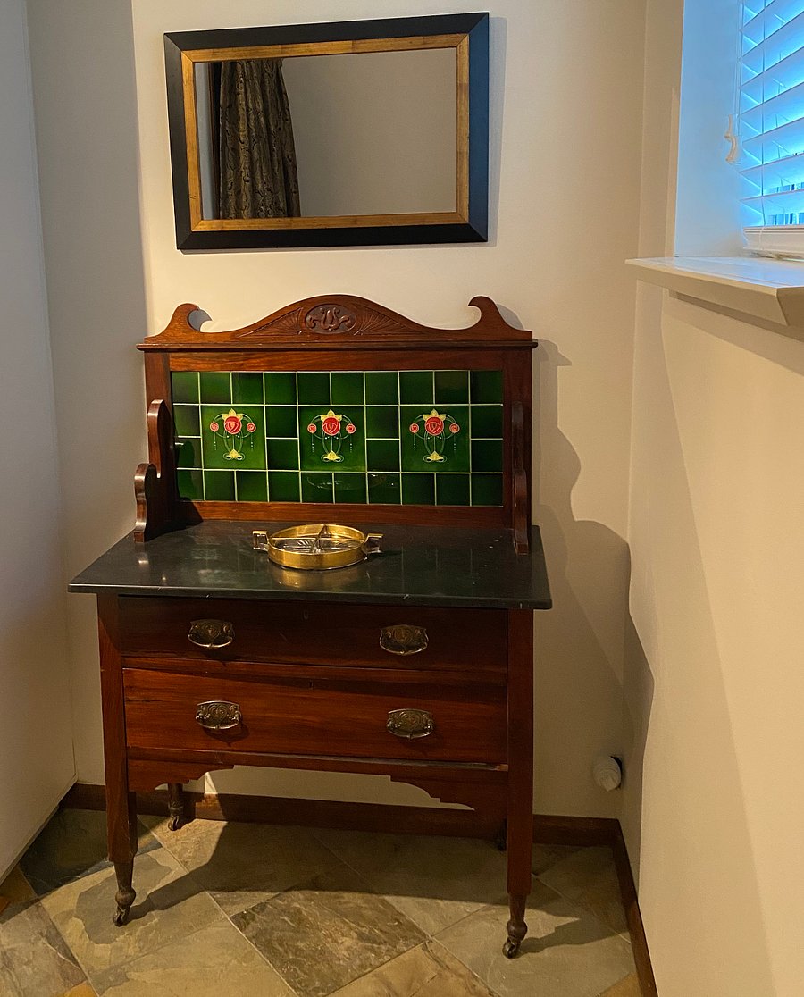 Entryway table for keys and coins