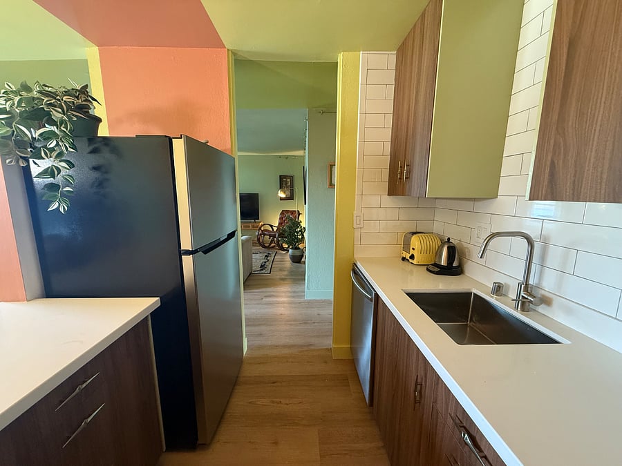 Should we paint a giant stripe in the kitchen? Yea, we should...