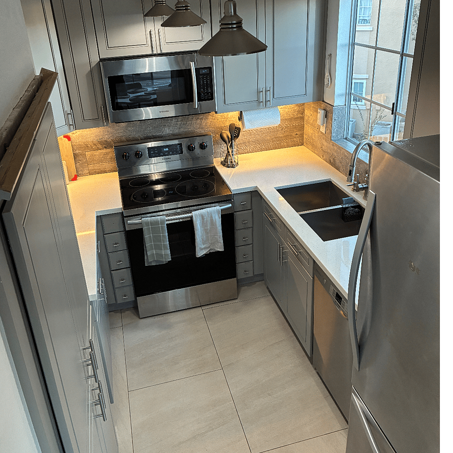 Updated Fully Equipped Kitchen