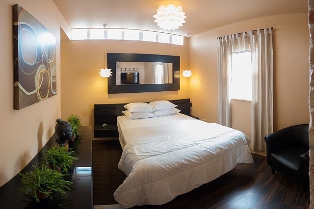 Hybrid Dream Mattress...sleep well !  Walk in closet - ROKU TV - Brand New Bed Linens, Every Guest, Every Time !