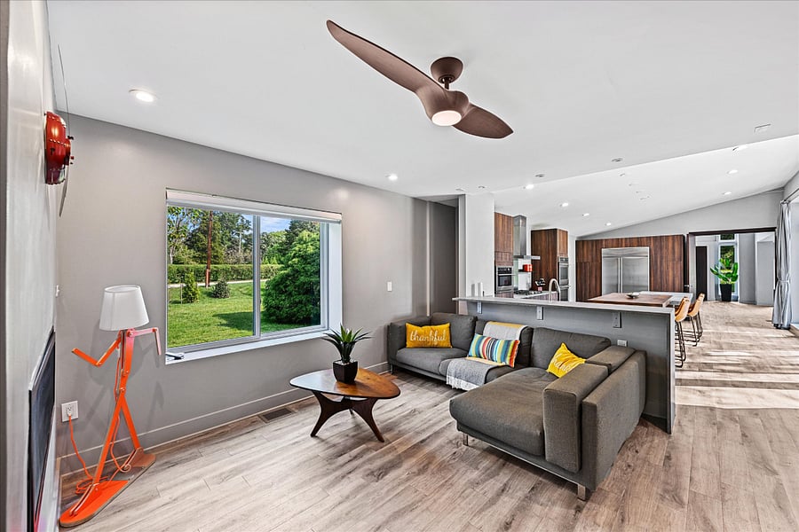 sitting room next to kitchen