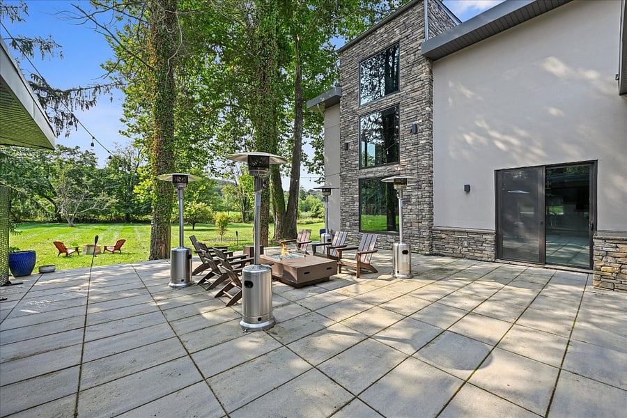 900 sf Court yard