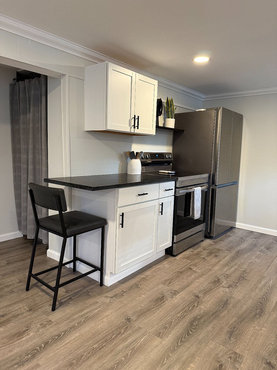 Counter seat in addition to high top table.