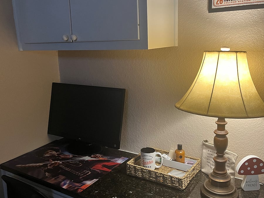 Large desk to plug in and work