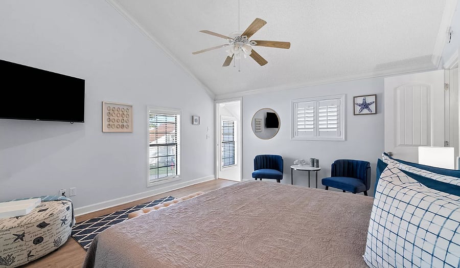 Owner's Suite comes complete with a king sized bed and Smart TV. 