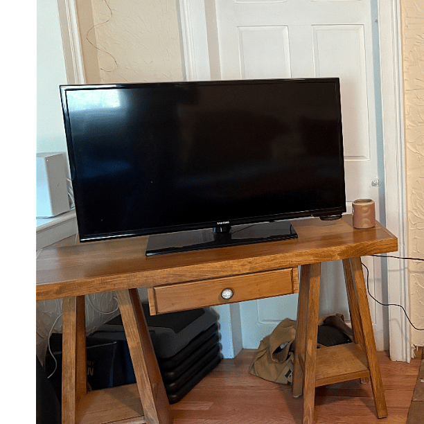 Smart TV (Roku).  High speed Verizon Fios internet included.