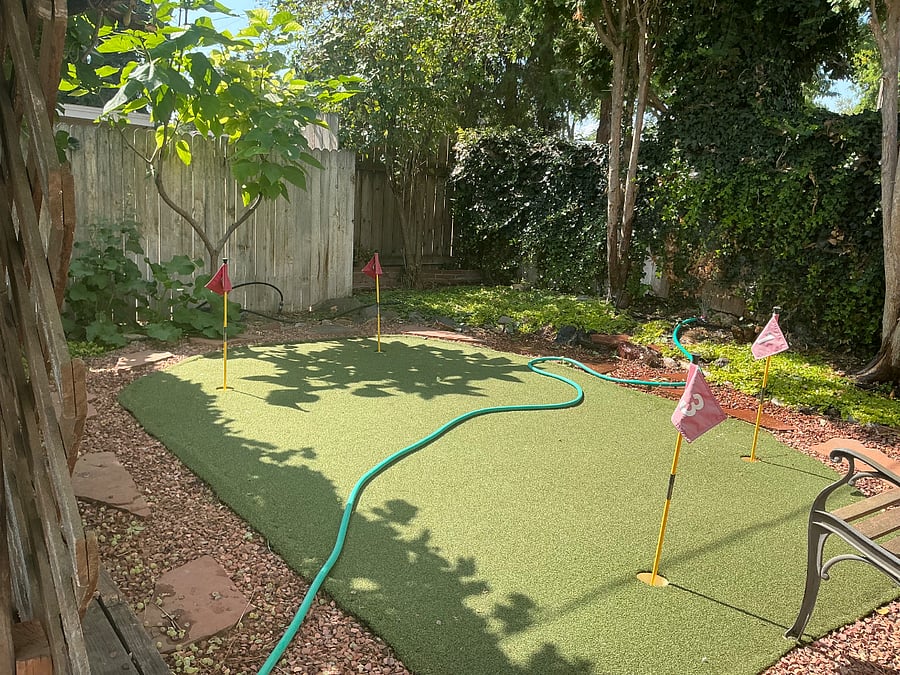 Small practice putting green.