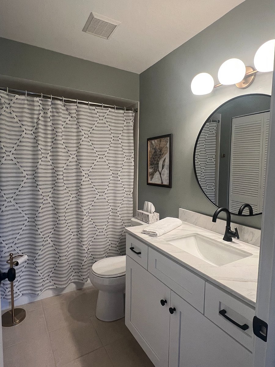 Recently updated guest bathroom has tub/shower combo
