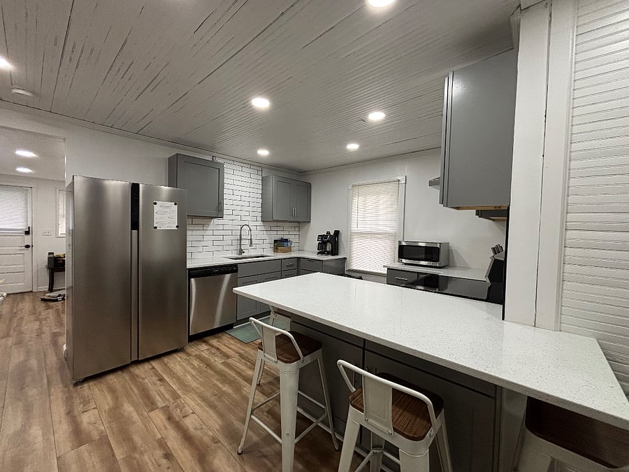 Kitchen peninsula with quartz countertops