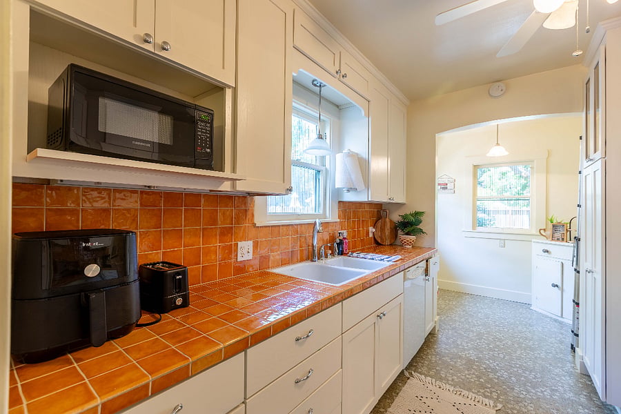 Kitchen with full appliances