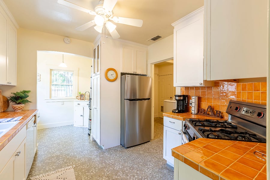 Kitchen with full appliances