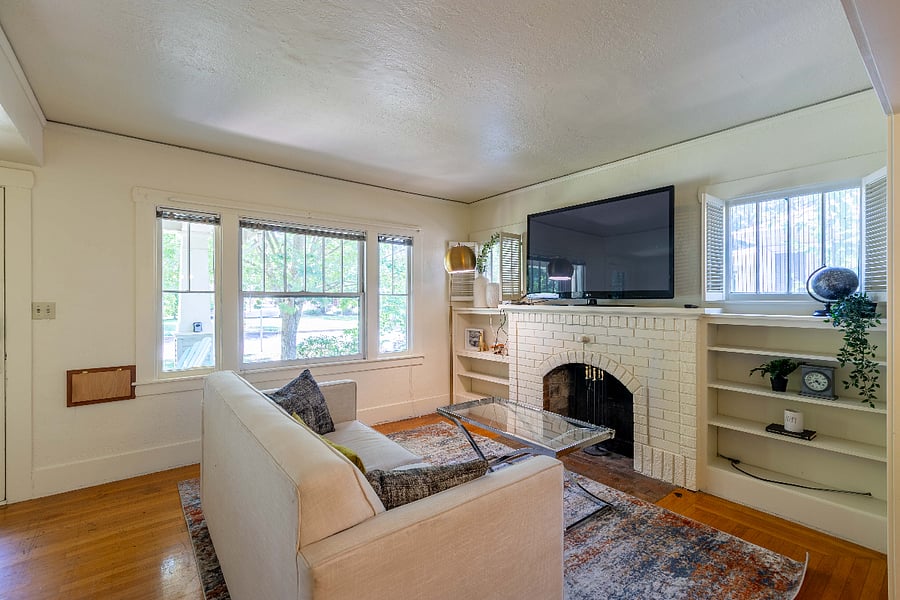 Living Room - Smart TV: shared