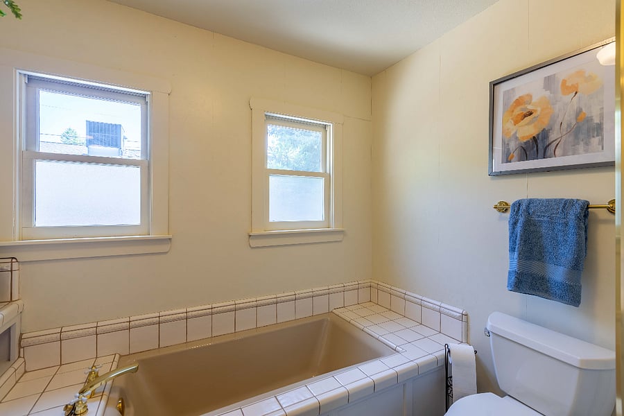 Bathroom - Tub: Shared