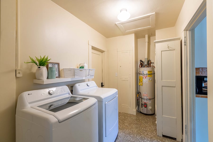 Washer/Dryer room: Shared