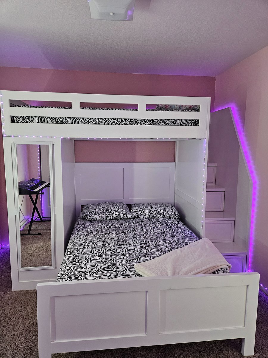 Upstairs Bedroom 2