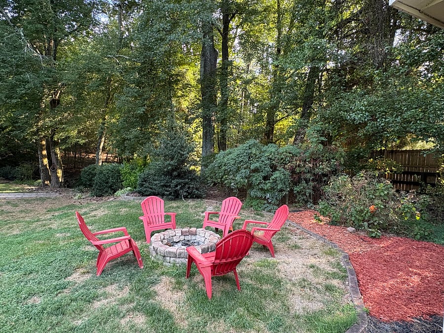 Fire pit w/ 5 chairs