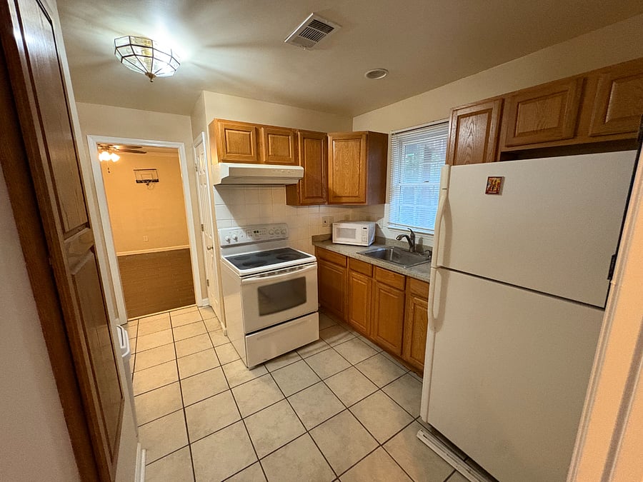 Kitchen w/ oven, stove, microwave, fridge