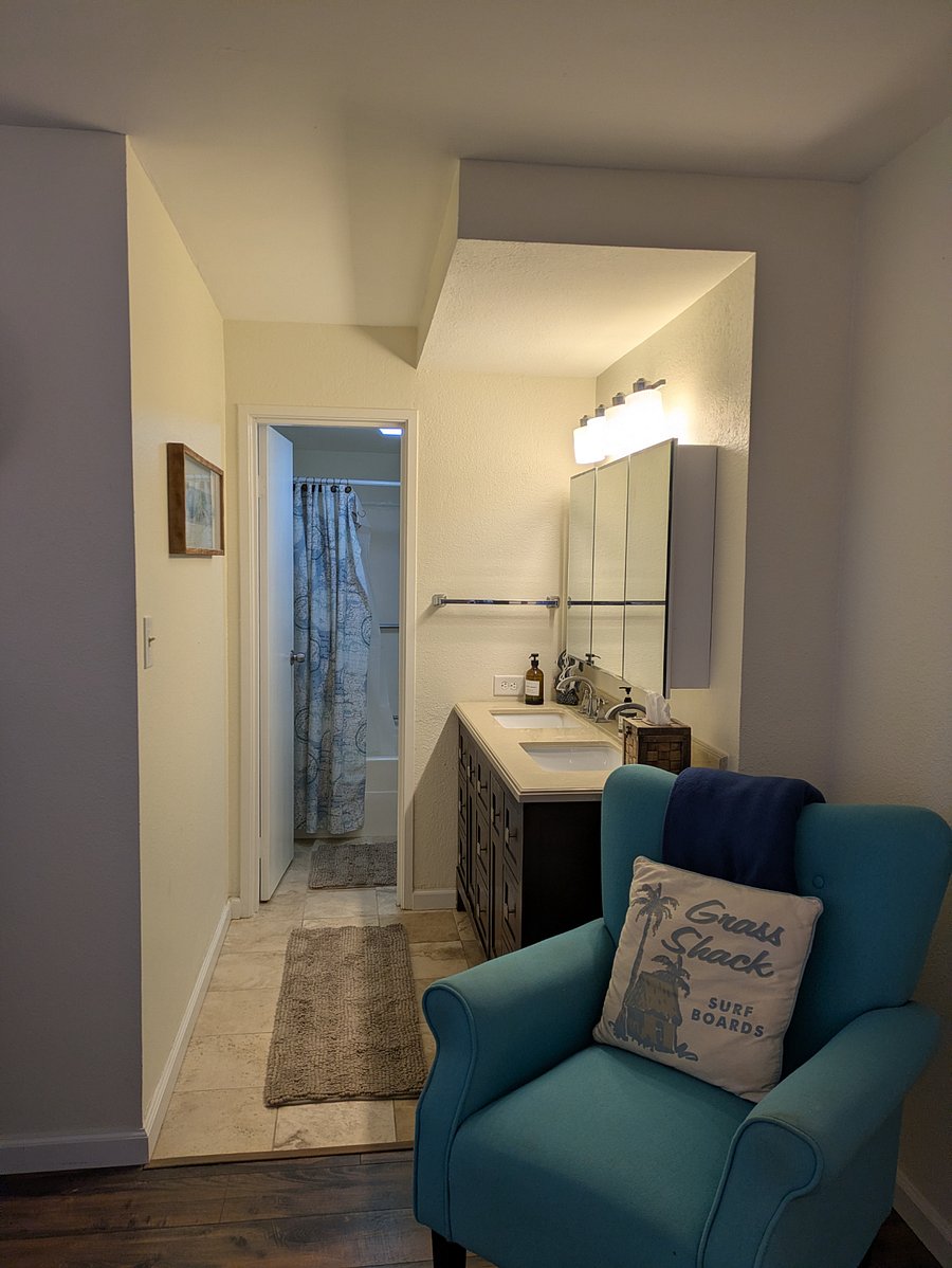 Private bath off King Bedroom