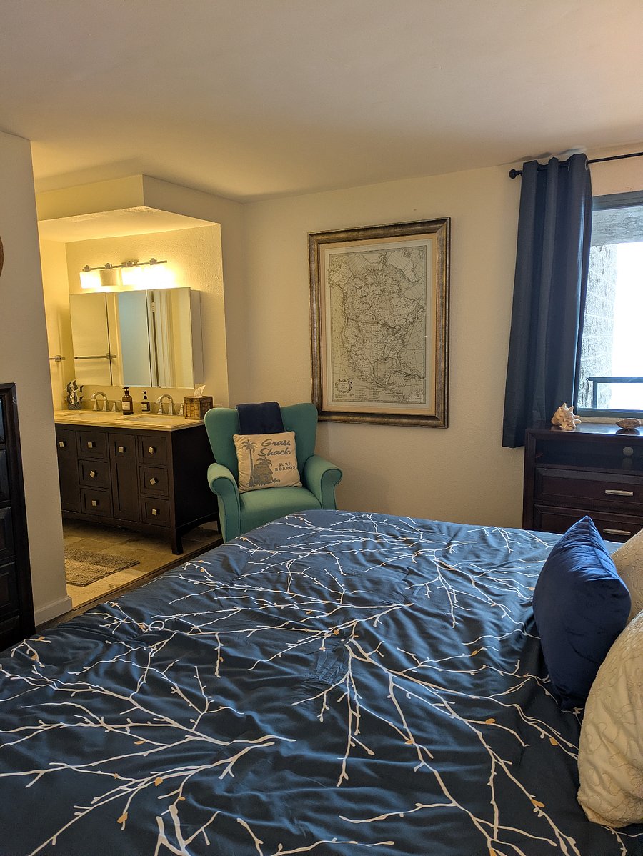 King Bedroom w/attached private bath