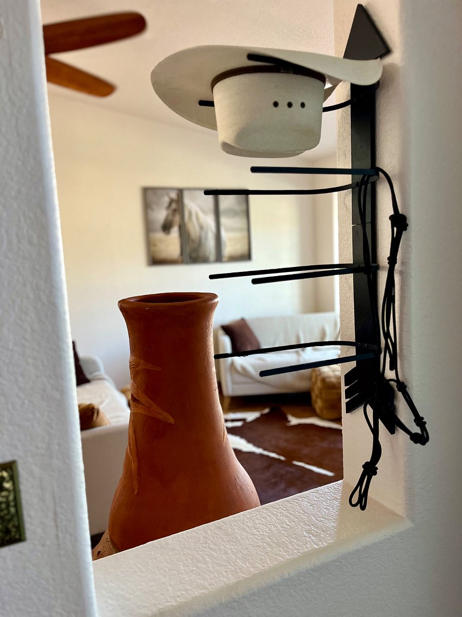 Entrance with view to living room