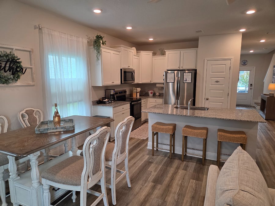 kitchen / dining areas
