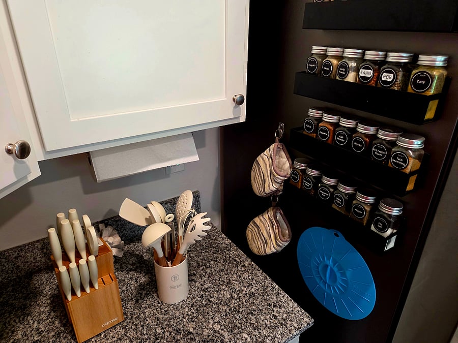 cooking utensils / spices