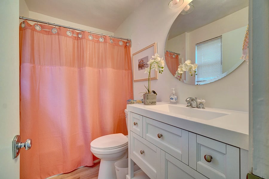 Full Bath with tub