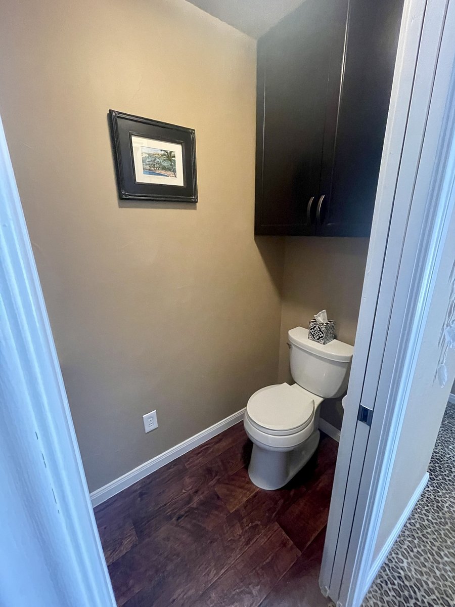 Upstairs 1/2 bath