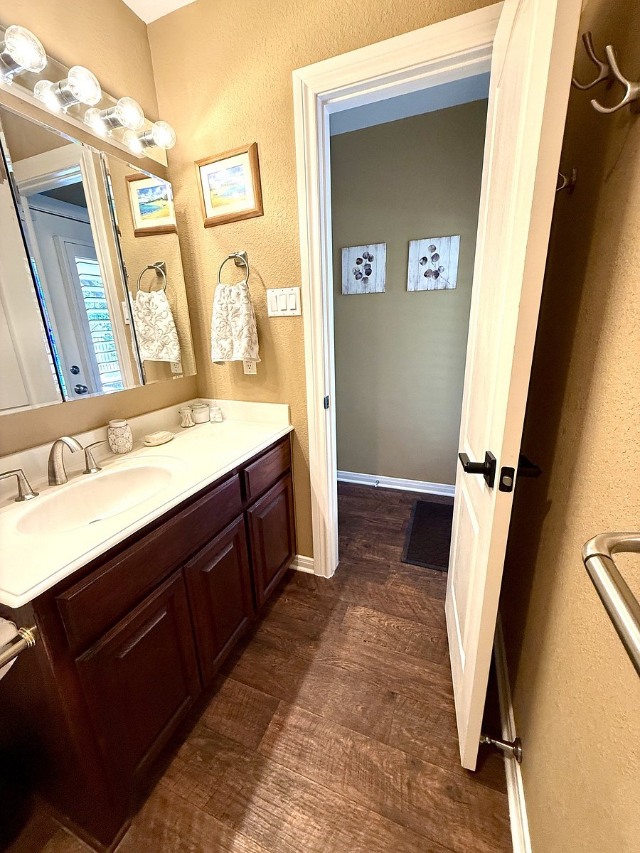 Main downstairs bathroom