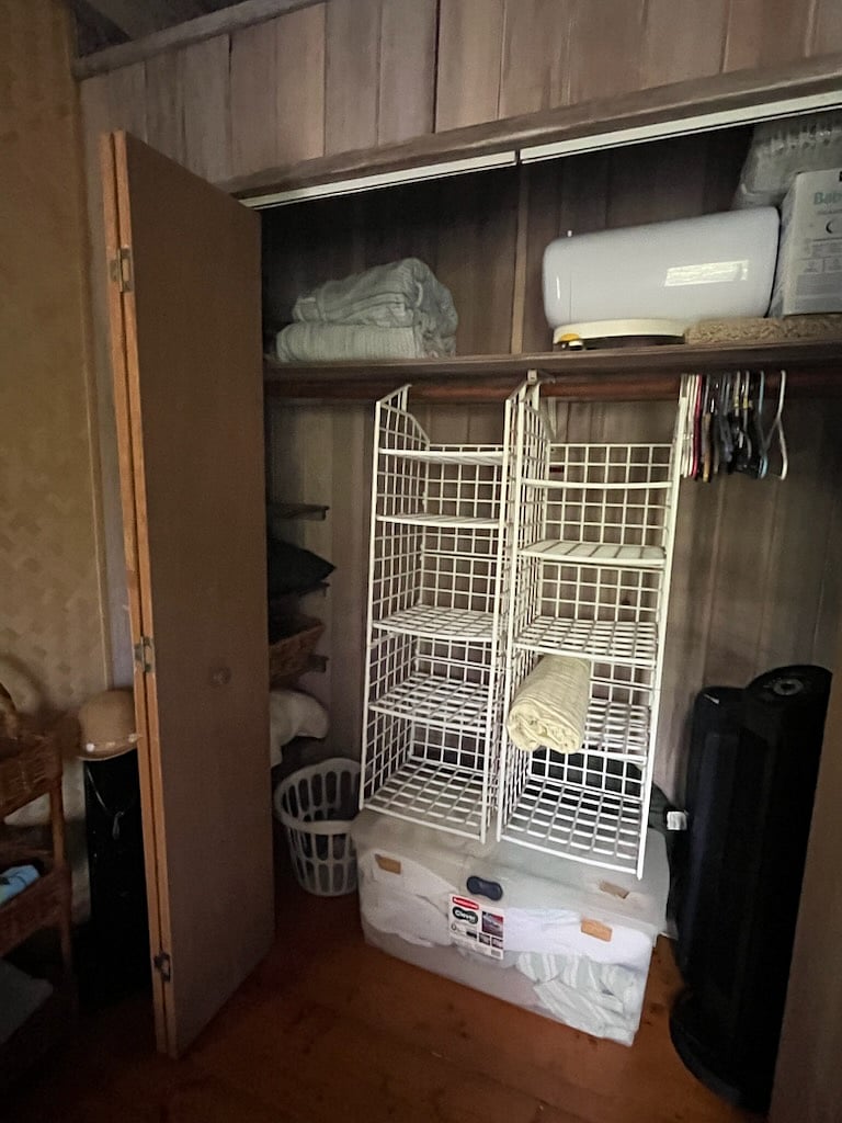 Closet for twin bedroom