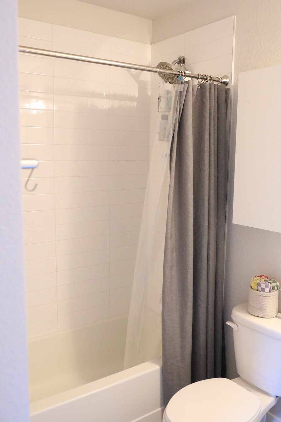 second bedroom en-suite bathroom w/ bathtub