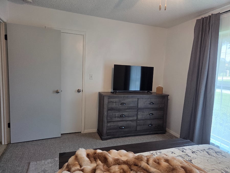 Cozy Queen Bedroom
