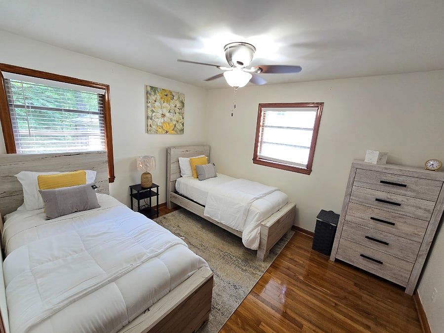 Twin bedroom
