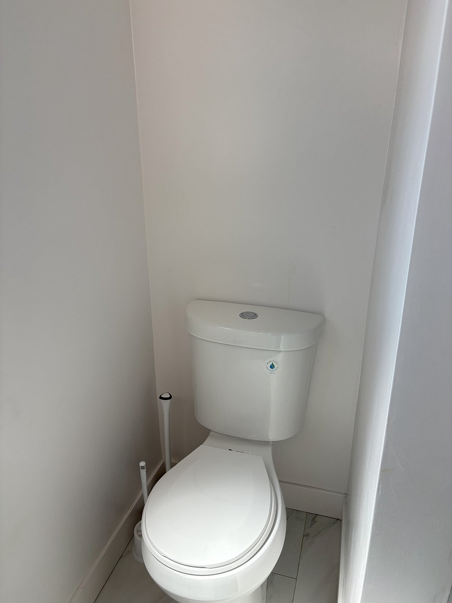 1st floor bathroom.