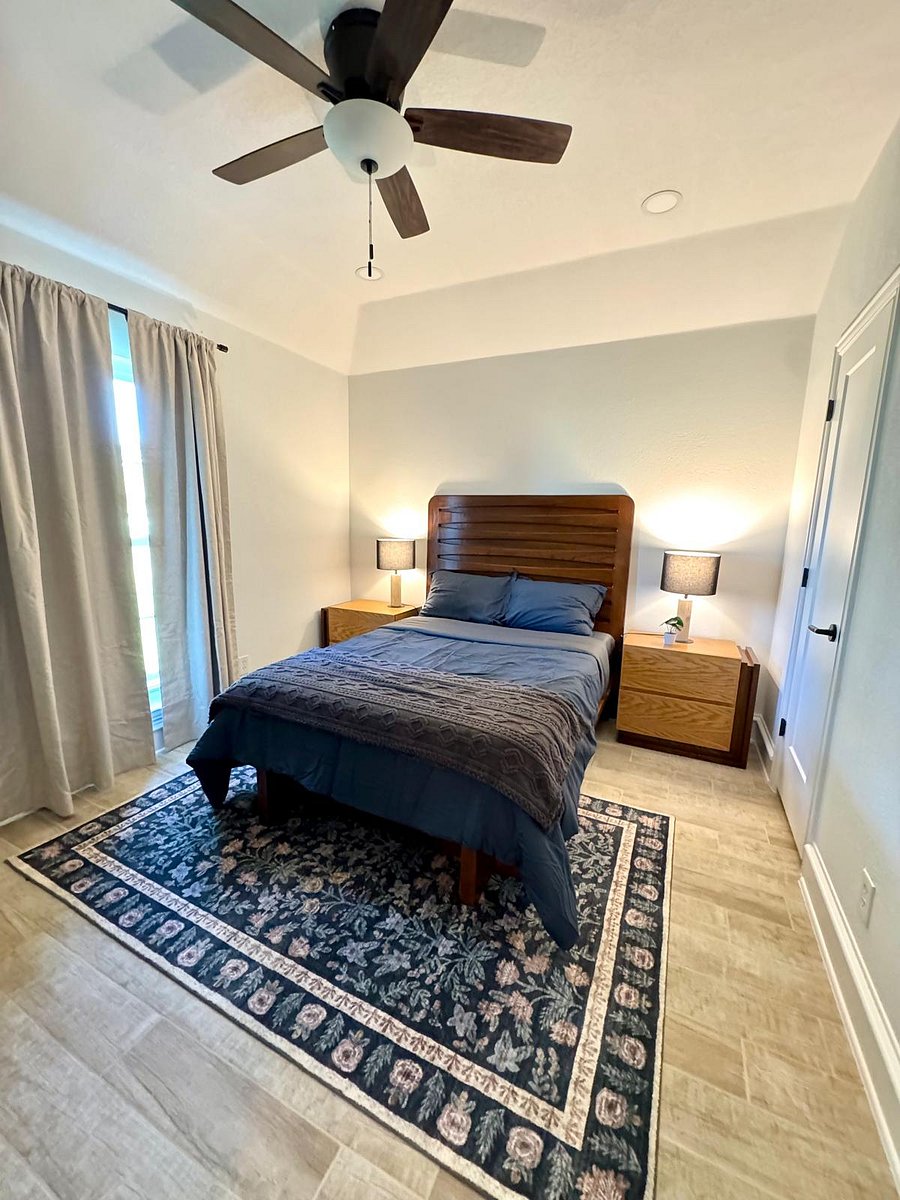 Bedroom 2 with Queen Bed