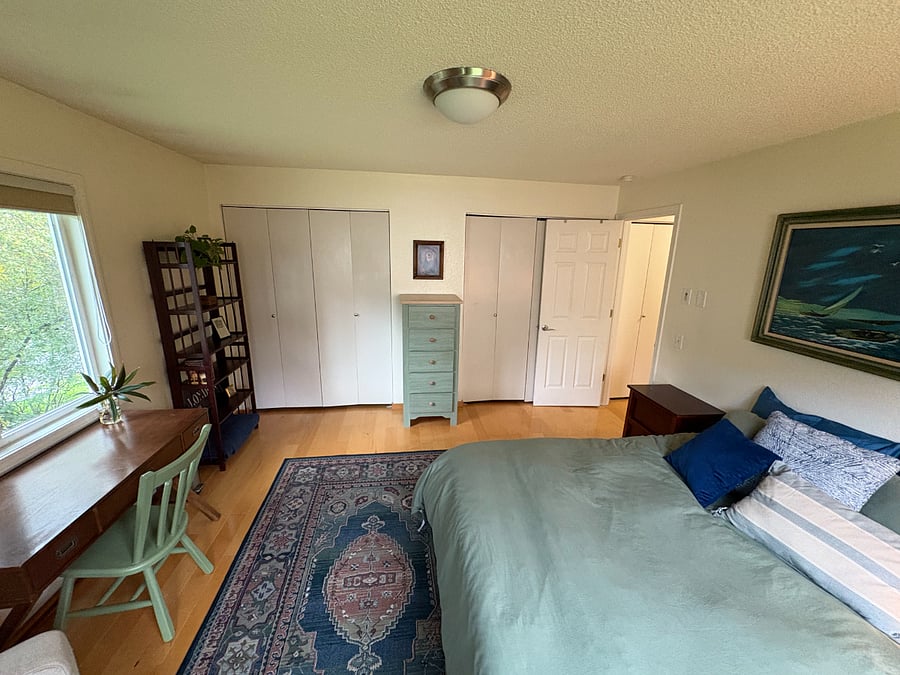 Corner Bedroom (The Narnia Room or Spare-oom as we call it, 1.0 zoom)