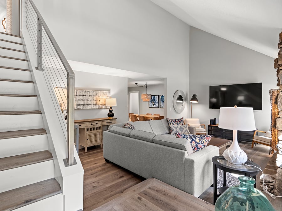 Large Living Area W Vaulted Ceilings And XL Smart TV.  Tons Of Natural Light!