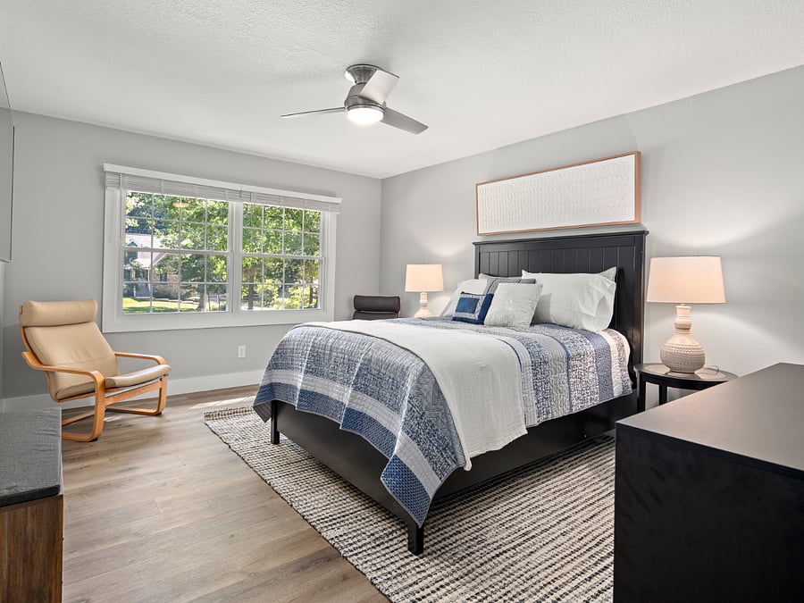 Downstairs Bedroom #3 - Memory Foam Queen Bed, Ceiling Fan, Smart TV, 