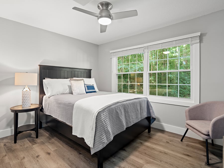 Downstairs Bedroom #4 - Memory Foam Queen Bed, Ceiling Fan, Smart TV, 