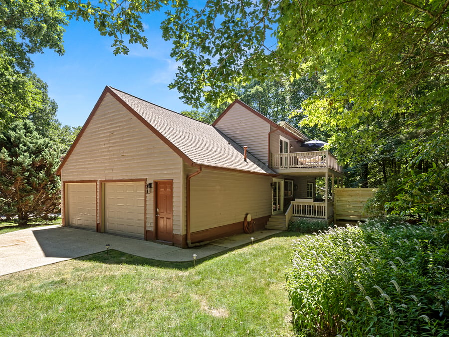 Private 2 Car Garage W Ample Parking!