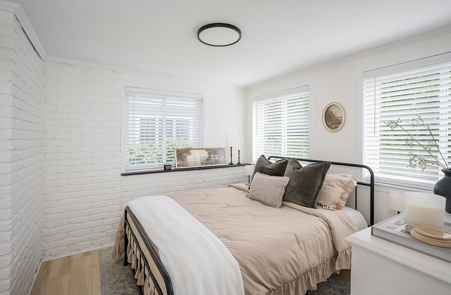 Queen Bedroom - downstairs