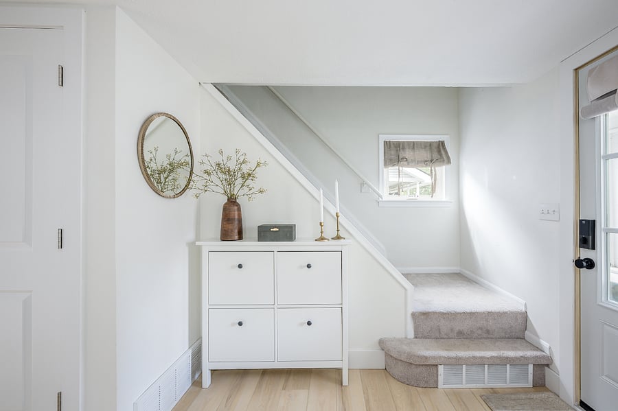Shoe organizer in entry way